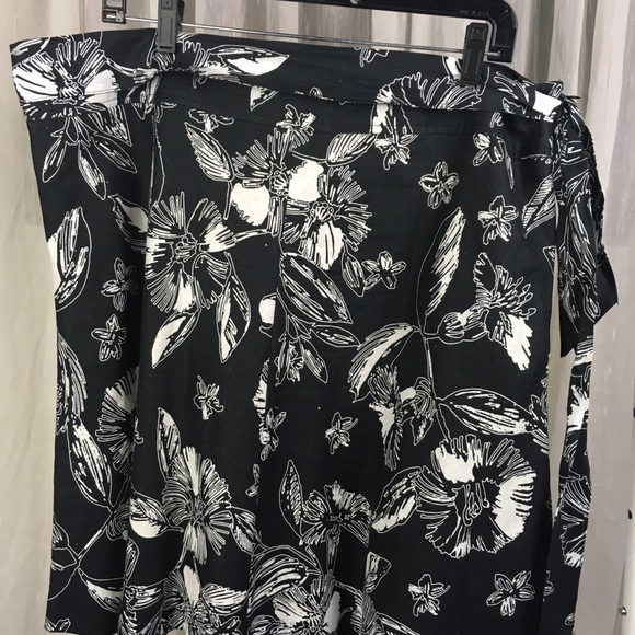 🦋 3 for $25 - Merona Linen Floral Skirt - Picture 3 of 5